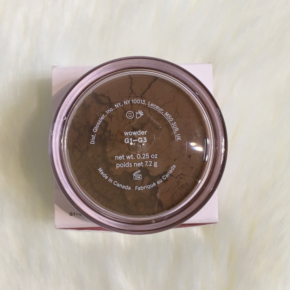 |NEW|Glossier Setting Powder - Picture 2 of 2